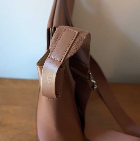 Everlane The Form Bag In Cognac - Picture 6 of 14